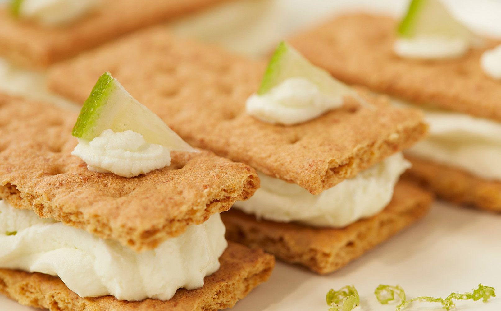 Lemon Crème Sandwich with Marshmallows
